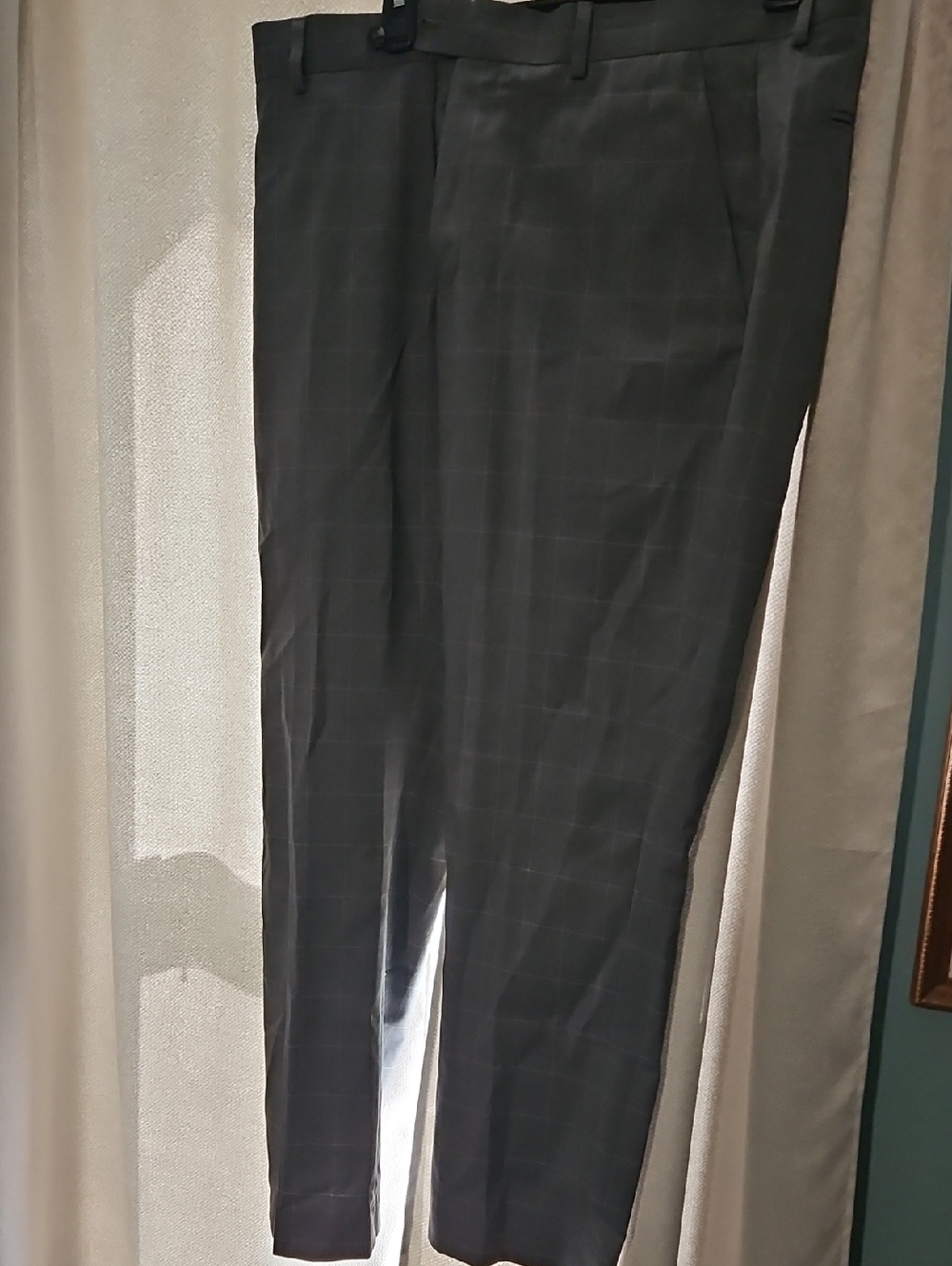 Perry Ellis Gray Two piece Suit. 40 S, 34-30 - Picture 7 of 12